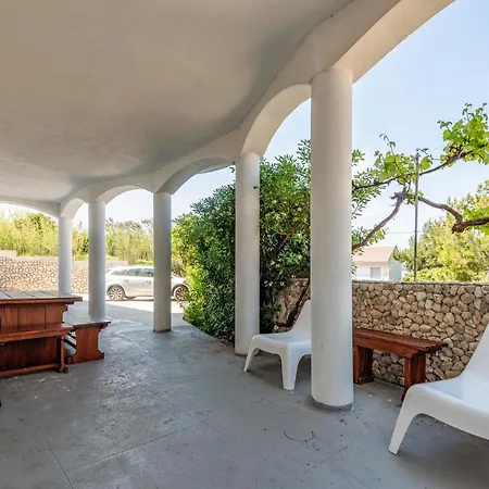 1 Bedroom Lovely In Pag * פג