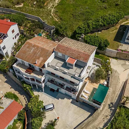 1 Bedroom Lovely In Pag דירה פג