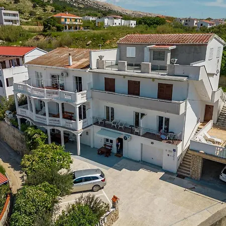 1 Bedroom Lovely In Pag דירה