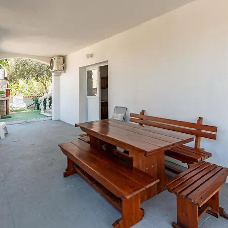1 Bedroom Lovely In Pag דירה פג