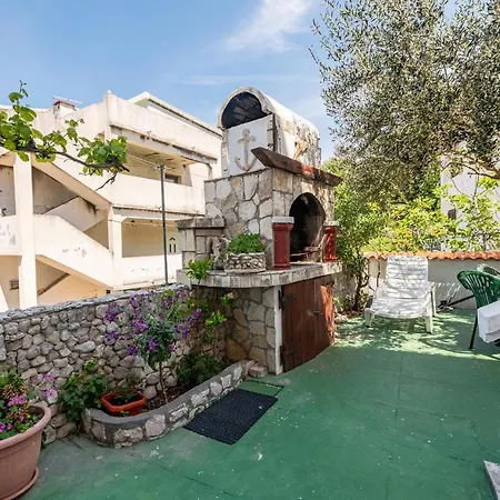 1 Bedroom Lovely In Pag דירה *