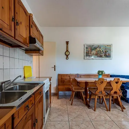 1 Bedroom Lovely In Pag דירה *