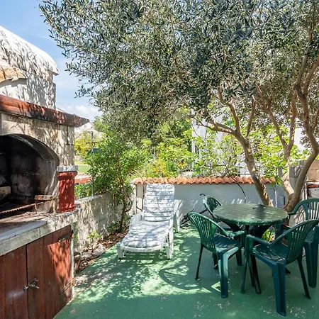 1 Bedroom Lovely In Pag דירה פג