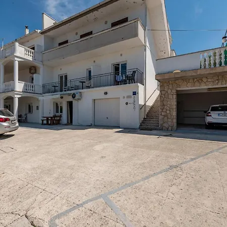 1 Bedroom Lovely In Pag דירה *